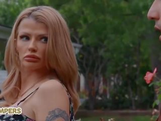 Lil humpers - tentador grande tetitas joslyn james ama fornicando su lawn gnome