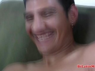 Quente sexo a 3 com quente bi latim homens com grande uncu