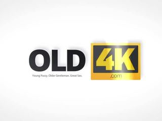 Old4k. 좋은 아가씨 isn’t 에 대하여 빌어 먹을 함께 와 늙은 남성