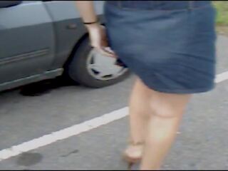 Velho vid 2005, piscando cona e tetas em o escada