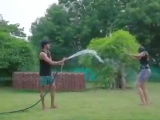 Indian matusa în piscina sutien și pentru chiloți sau pantalonași, gratis murdar film 57