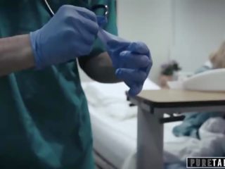 Puro tabu perv md dá jovem grávida paciente vagina exame