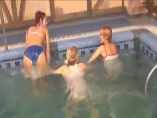 Sedusive Lezboes in the swimming pool